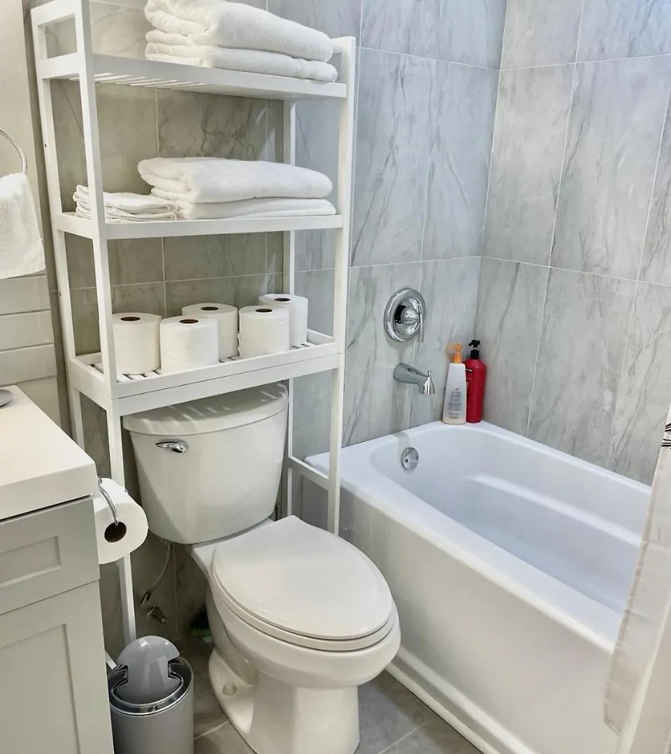 Hillas Nest Toronto Apartment